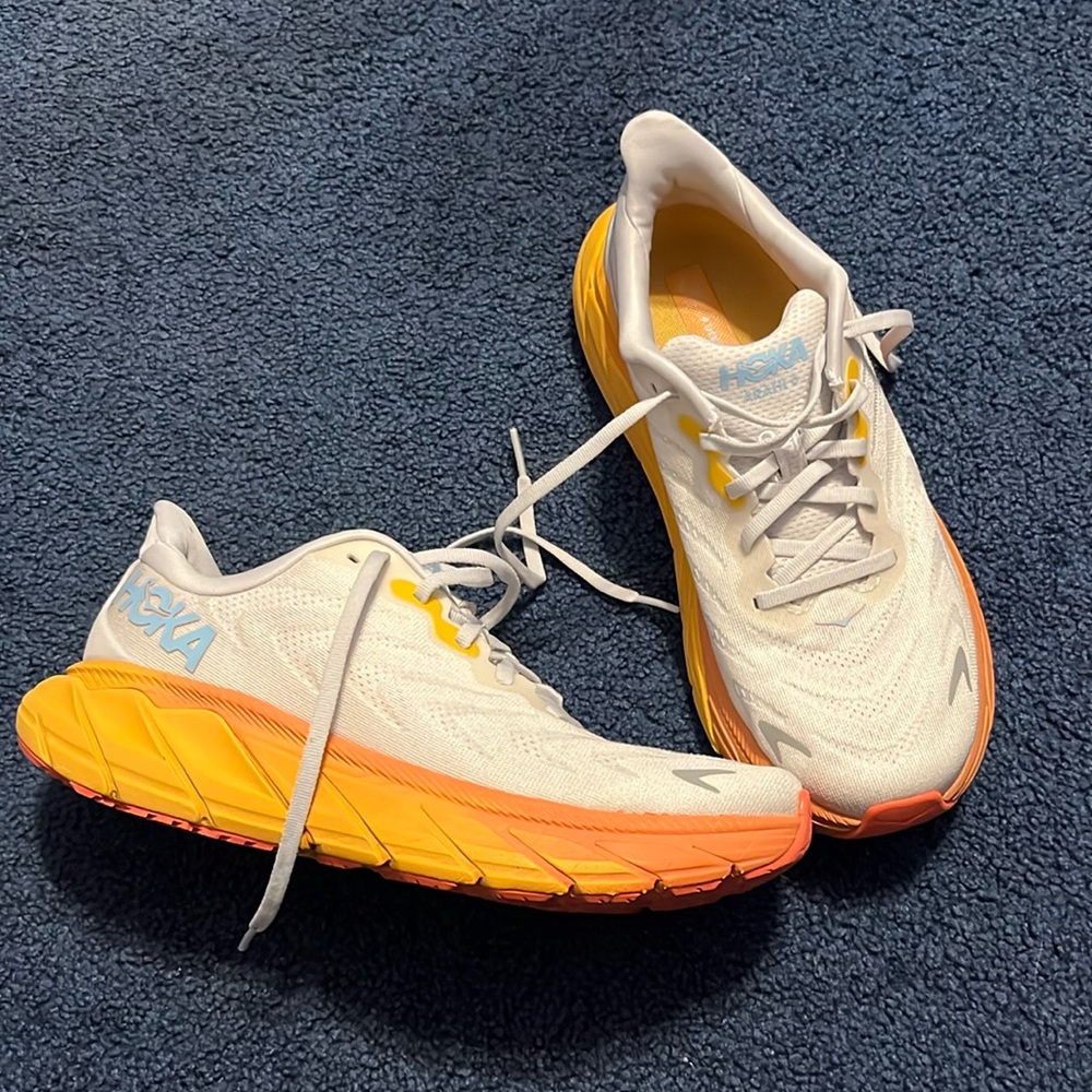 Hoka Arahi 6